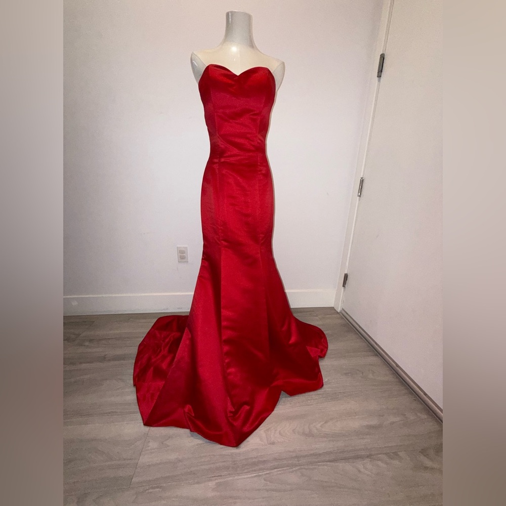 Elegant Red Strapless Evening Gown